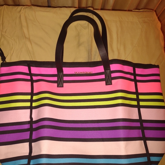 Victoria Secret - Picture 5 of 5